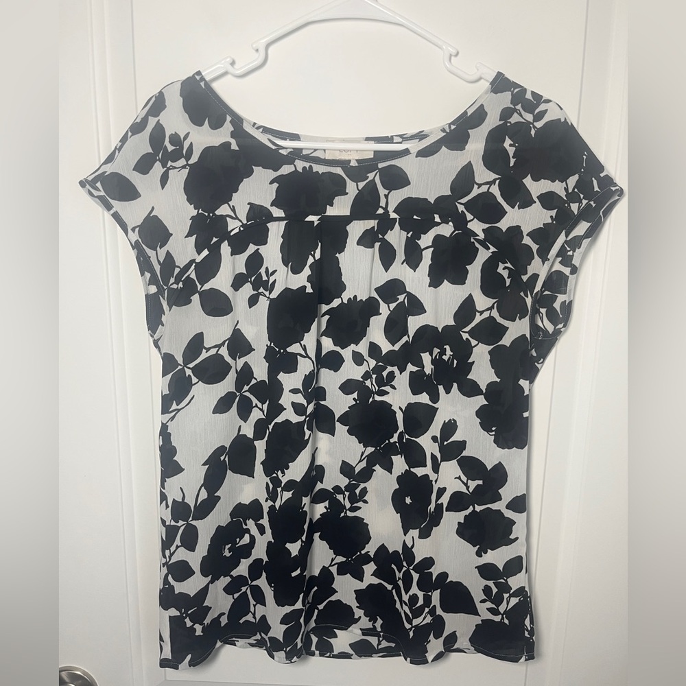 Ann Taylor LOFT Black & White Floral Sheer Short Sleeve Blouse - Size S